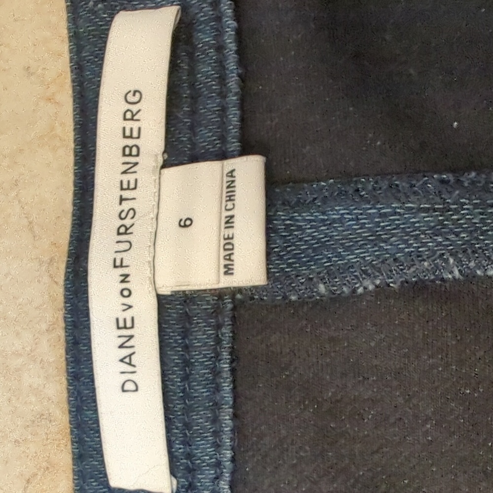 Diane von Furstenberg DVF skirt size. 6